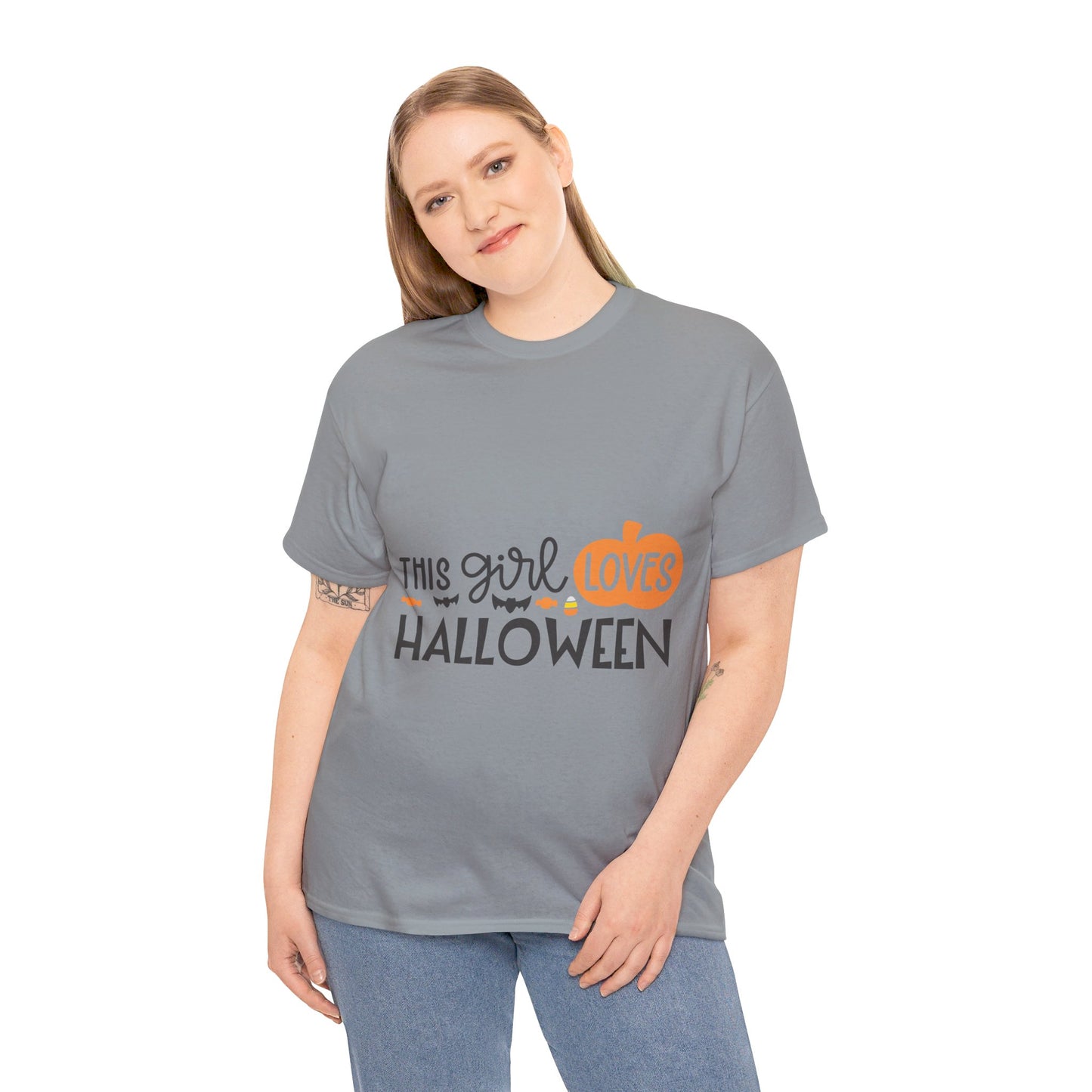 This girl loves halloween - T-Shirt