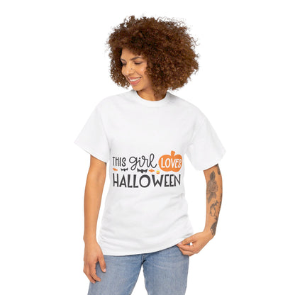 This girl loves halloween - T-Shirt