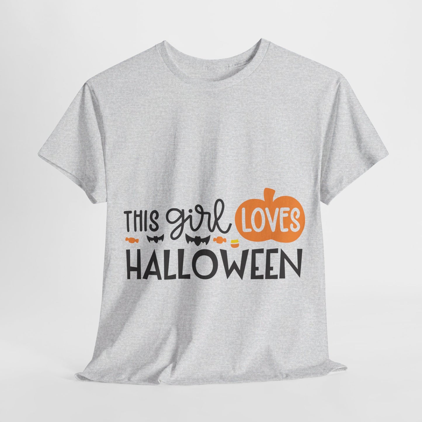 This girl loves halloween - T-Shirt