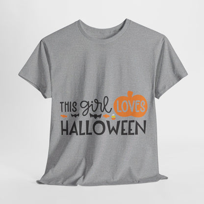 This girl loves halloween - T-Shirt