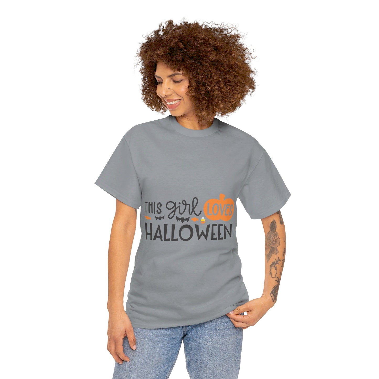 This girl loves halloween - T-Shirt