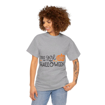 This girl loves halloween - T-Shirt