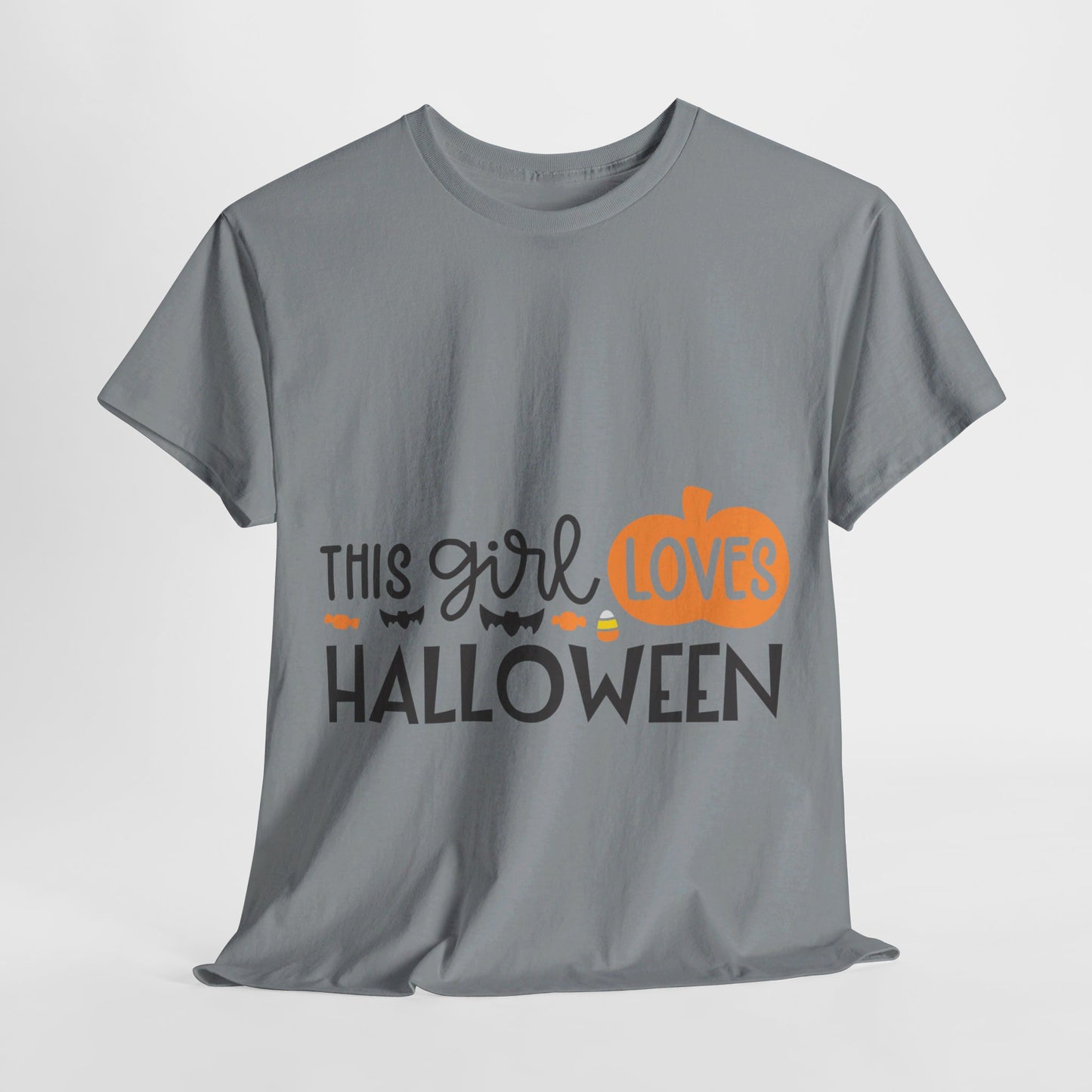 This girl loves halloween - T-Shirt