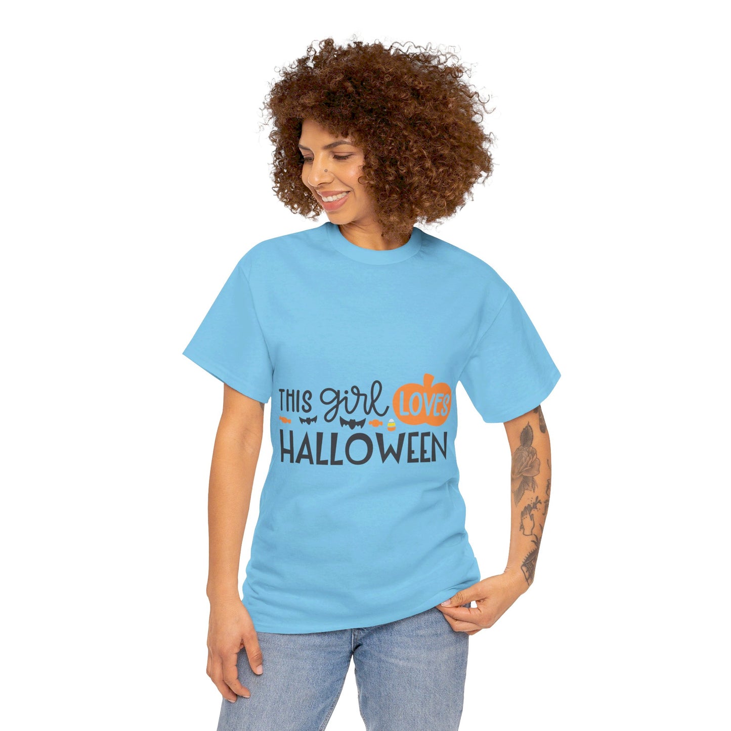 This girl loves halloween - T-Shirt