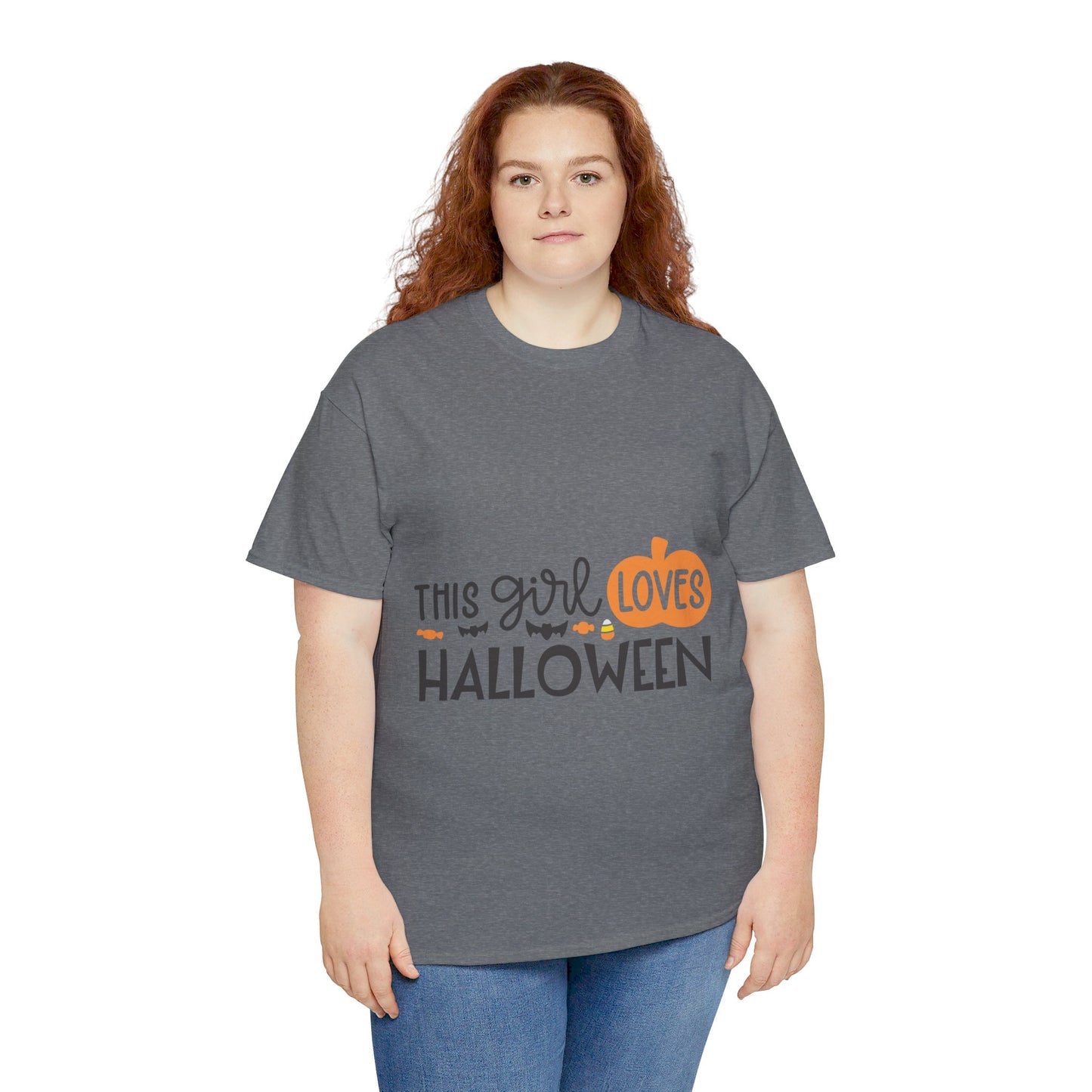 This girl loves halloween - T-Shirt